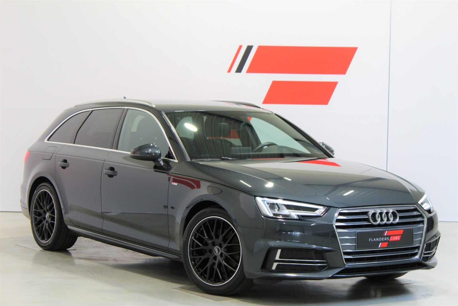 Audi A4 Avant 2.0 TDI * S-Line Plus *