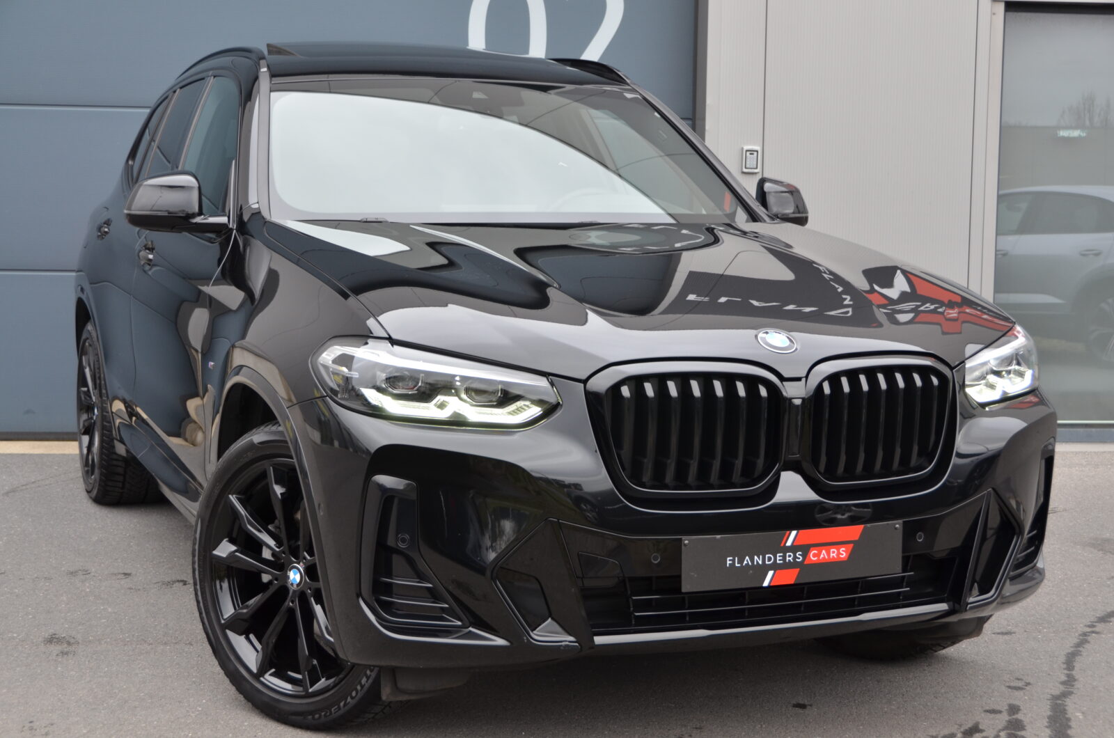 BMW X3 2.0iA * XDRIVE * M-SPORT * BLACK ED *