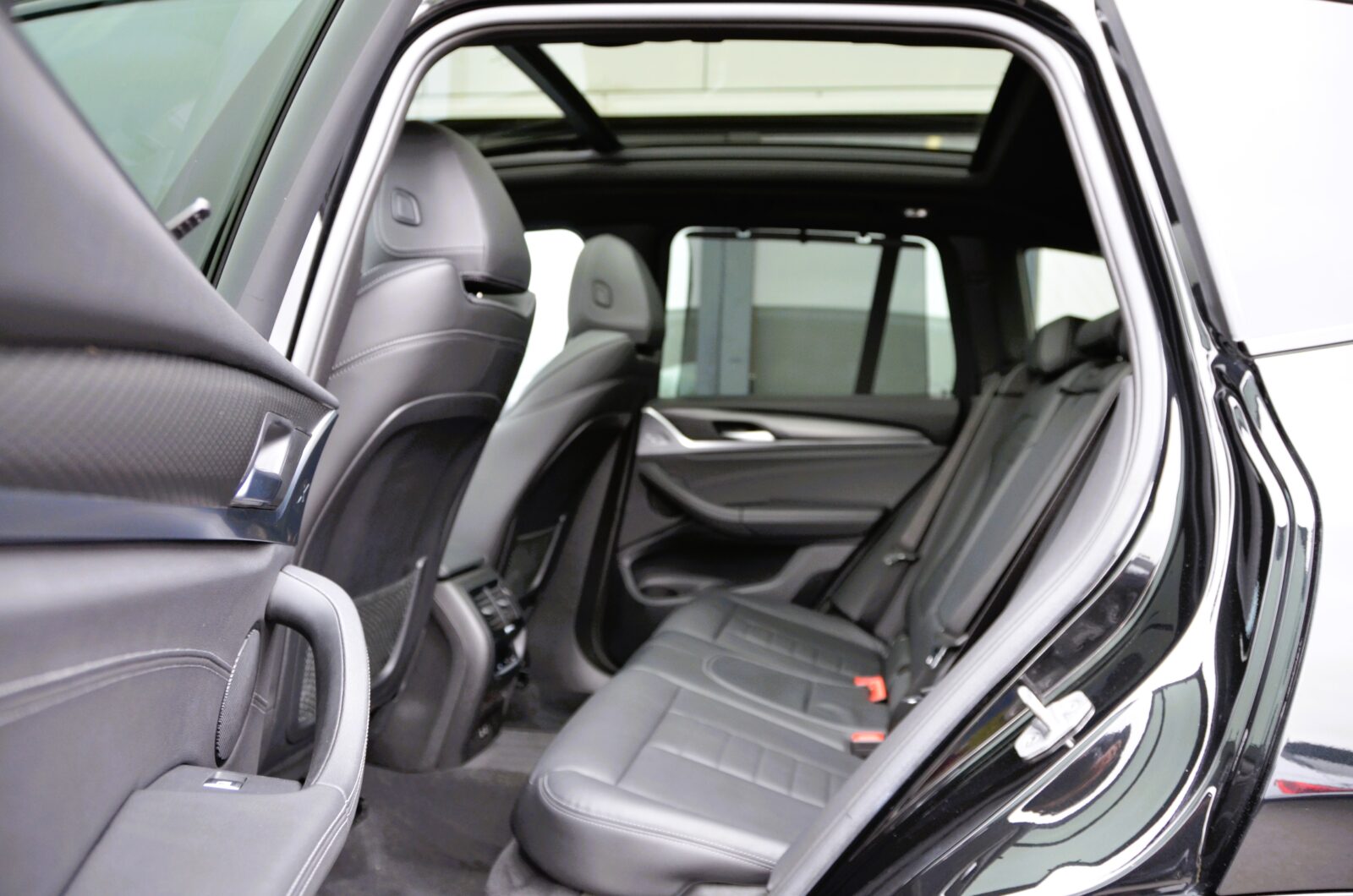 BMW X3 2.0iA * XDRIVE * M-SPORT * BLACK ED *