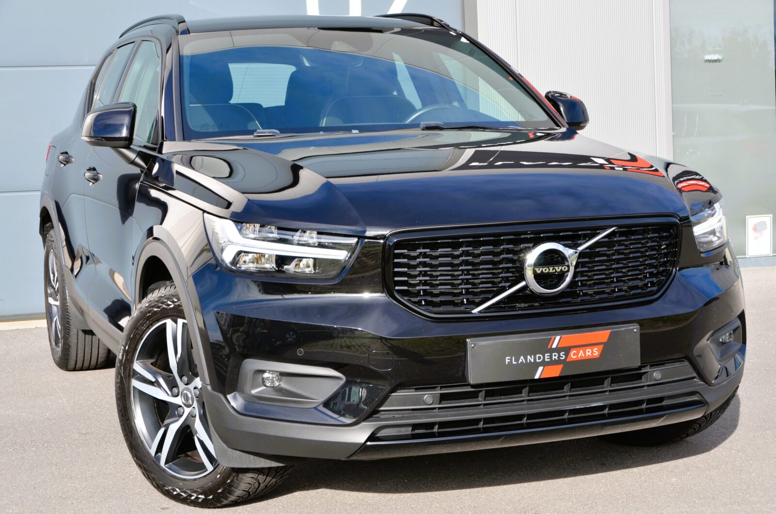 VOLVO XC40 T2 R-Design * BLACK Edition *