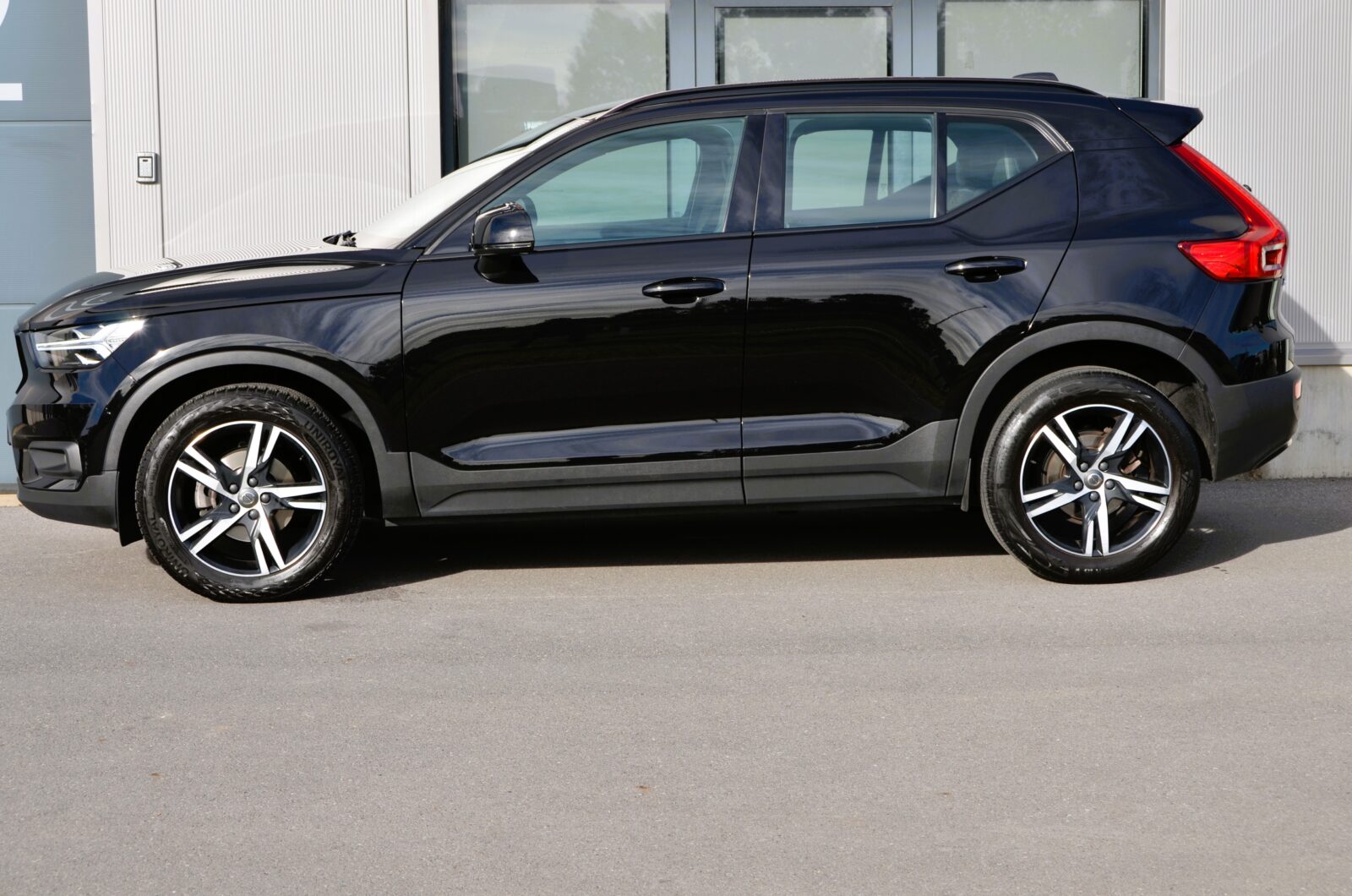 VOLVO XC40 T2 R-Design * BLACK Edition *