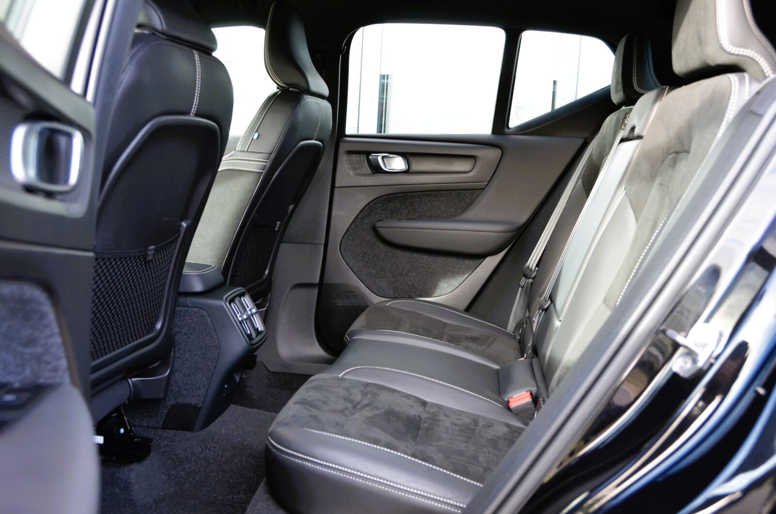 VOLVO XC40 T2 R-Design * BLACK Edition *