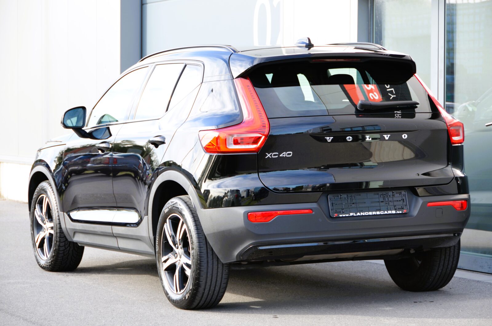 VOLVO XC40 T2 R-Design * BLACK Edition *