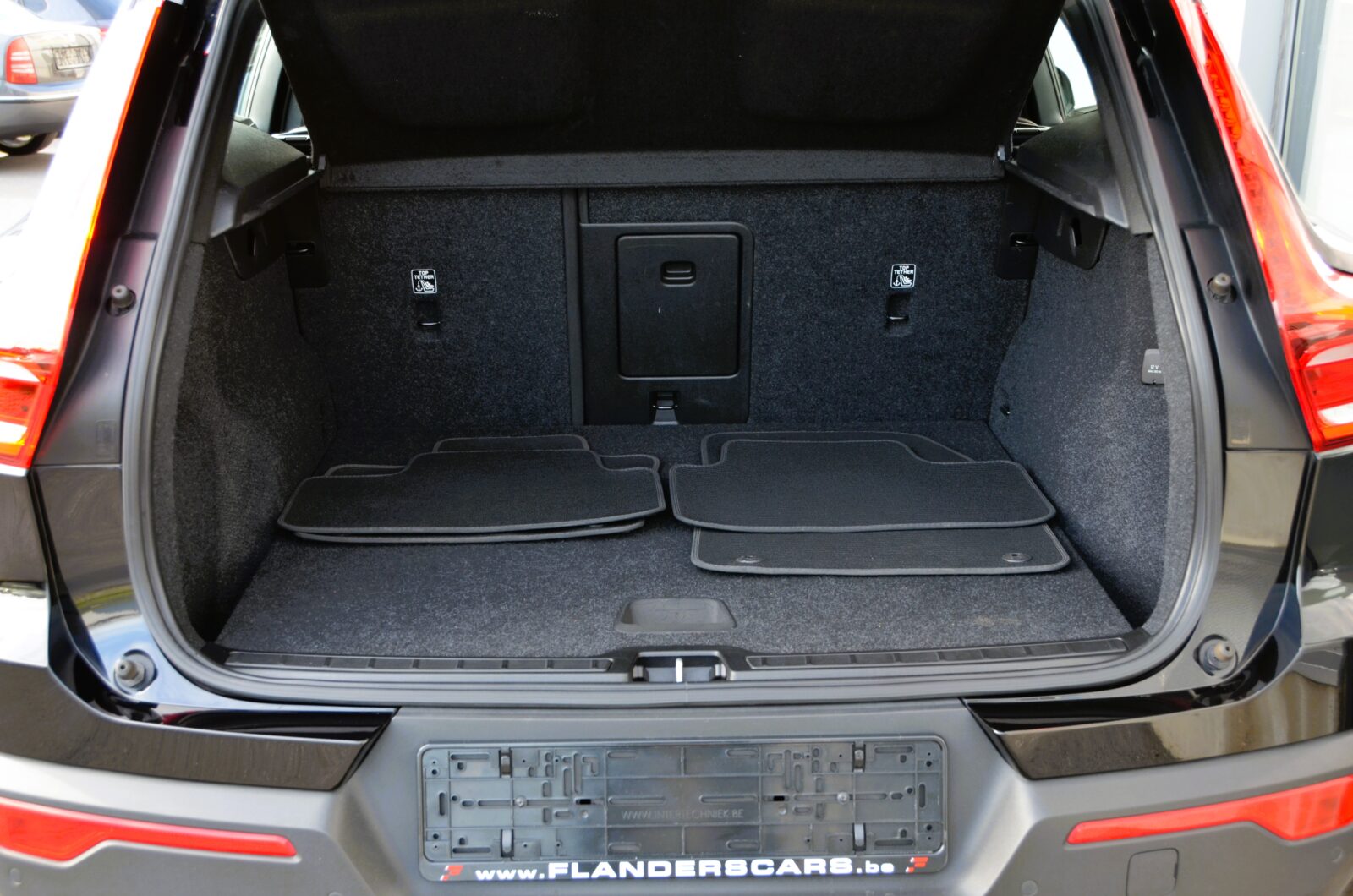 VOLVO XC40 T2 R-Design * BLACK Edition *