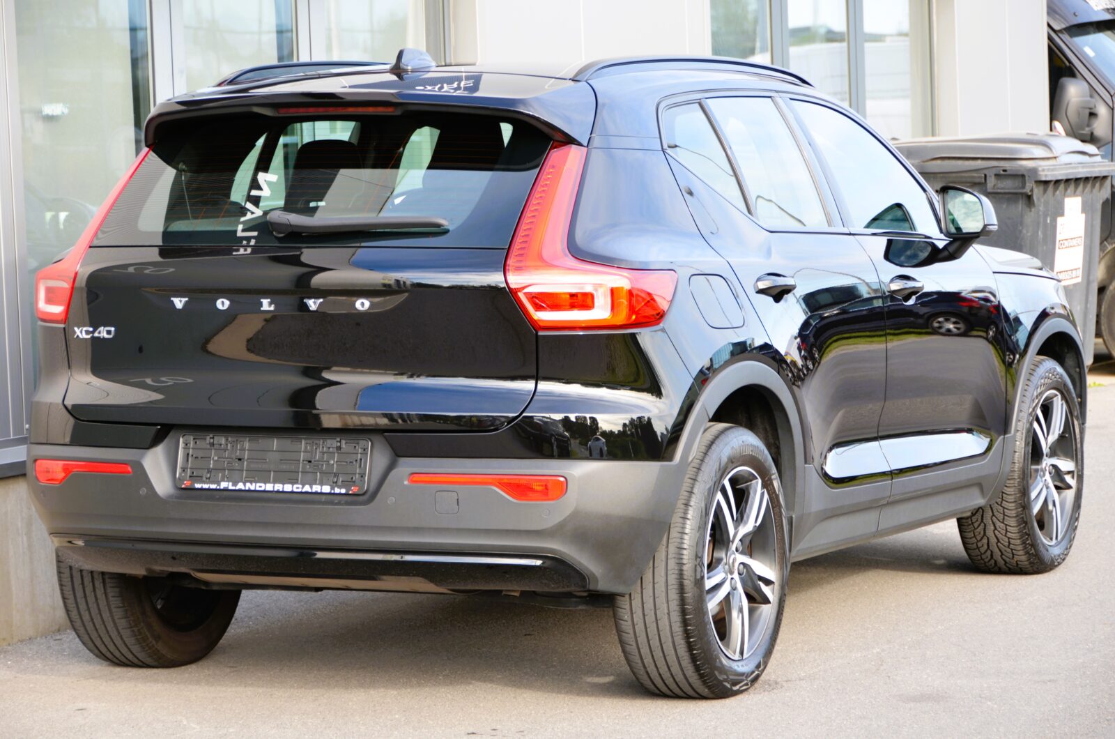 VOLVO XC40 T2 R-Design * BLACK Edition *