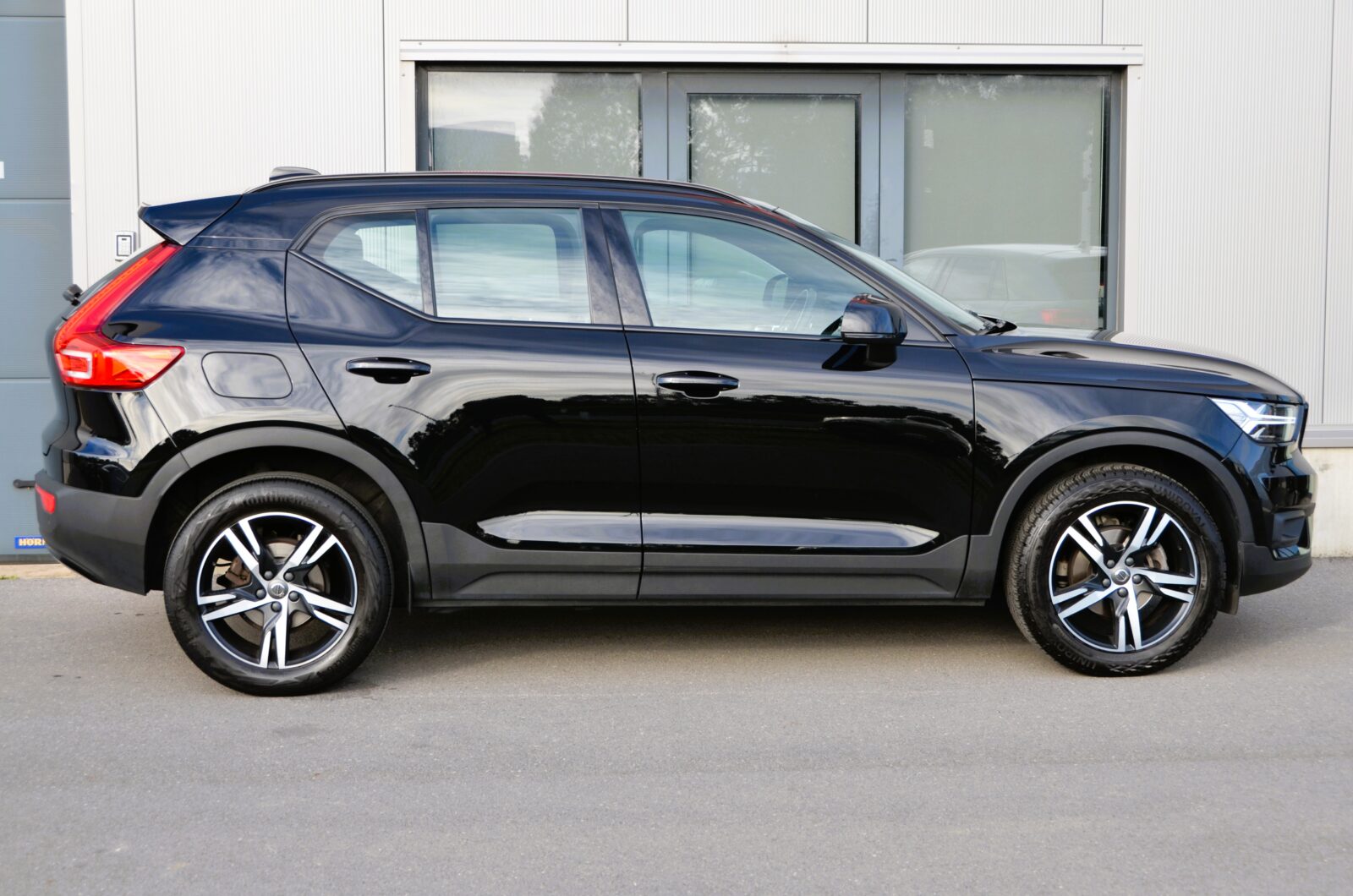 VOLVO XC40 T2 R-Design * BLACK Edition *