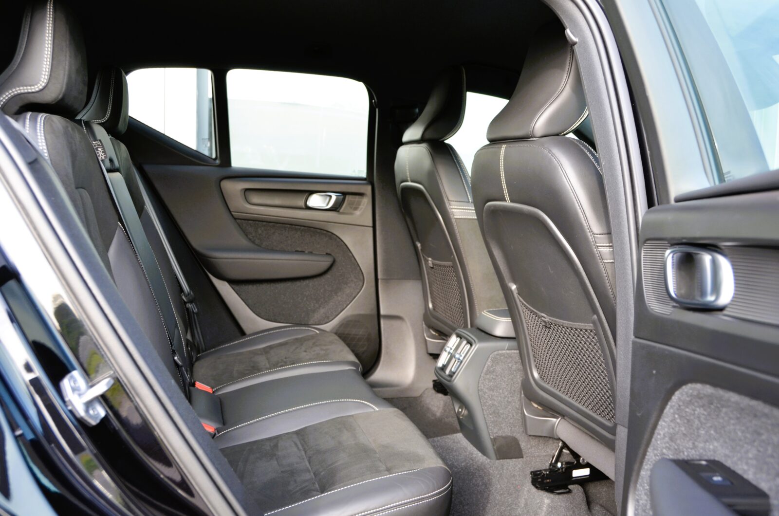 VOLVO XC40 T2 R-Design * BLACK Edition *