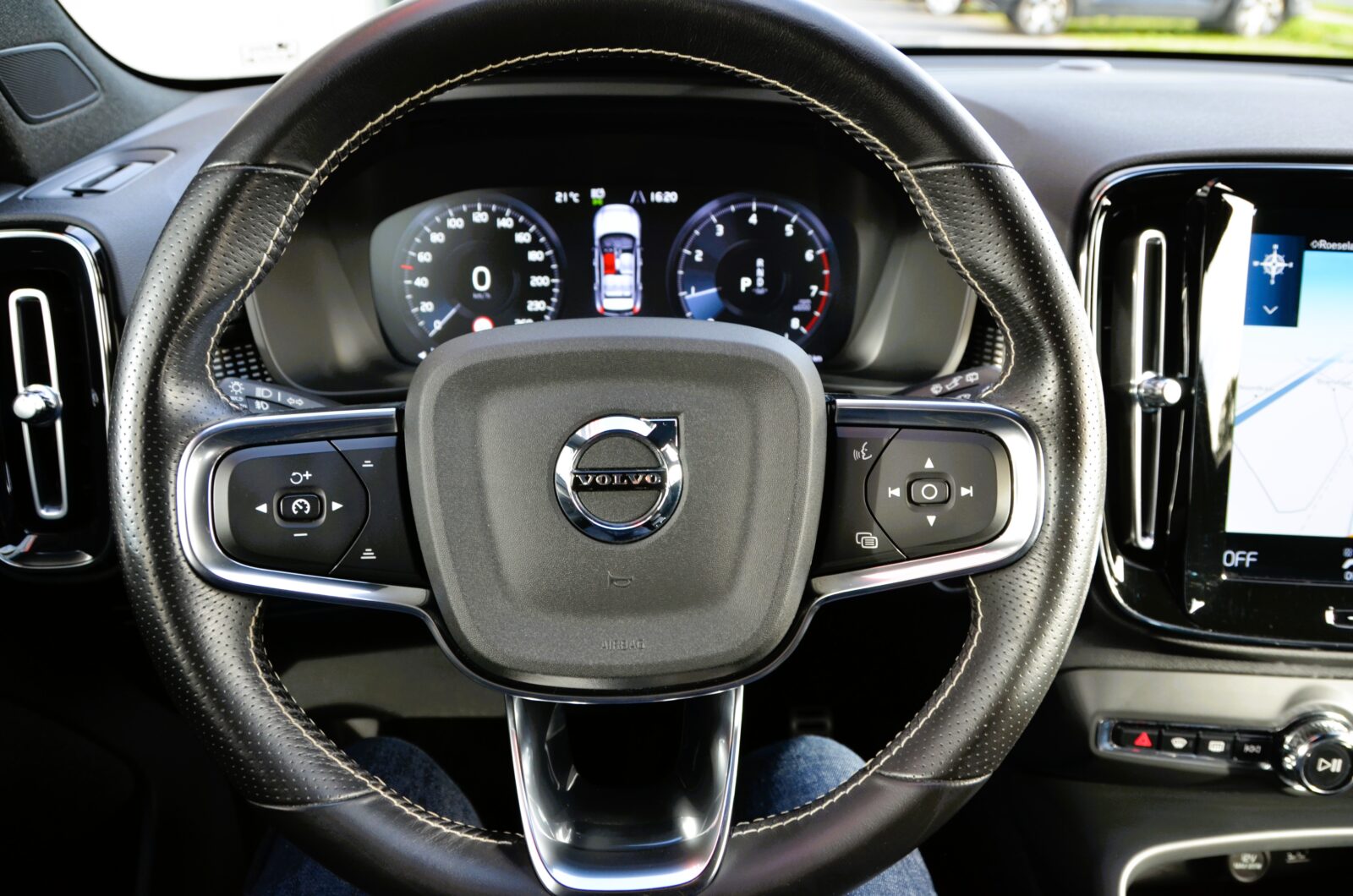VOLVO XC40 T2 R-Design * BLACK Edition *
